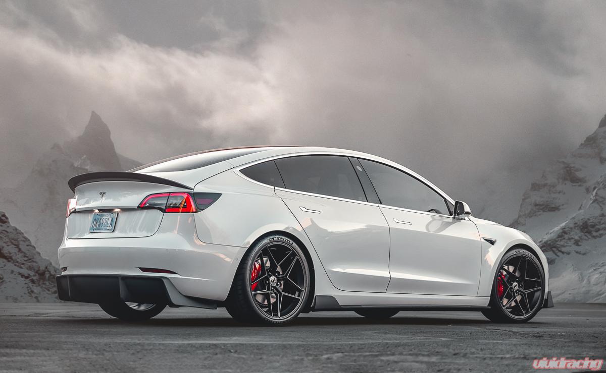 Tesla Model 3 Gloss Carbon Fiber Package VR Aero